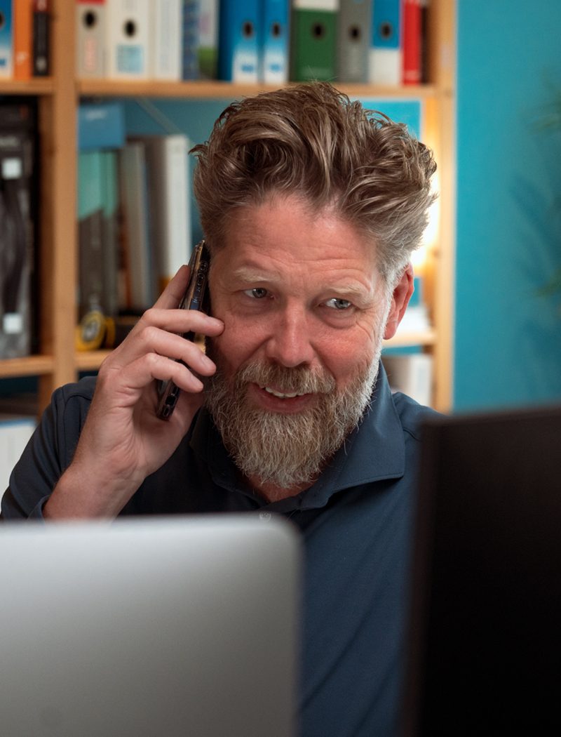 _LEX8945_over_ons_Bas-Groen_1(800x1050)